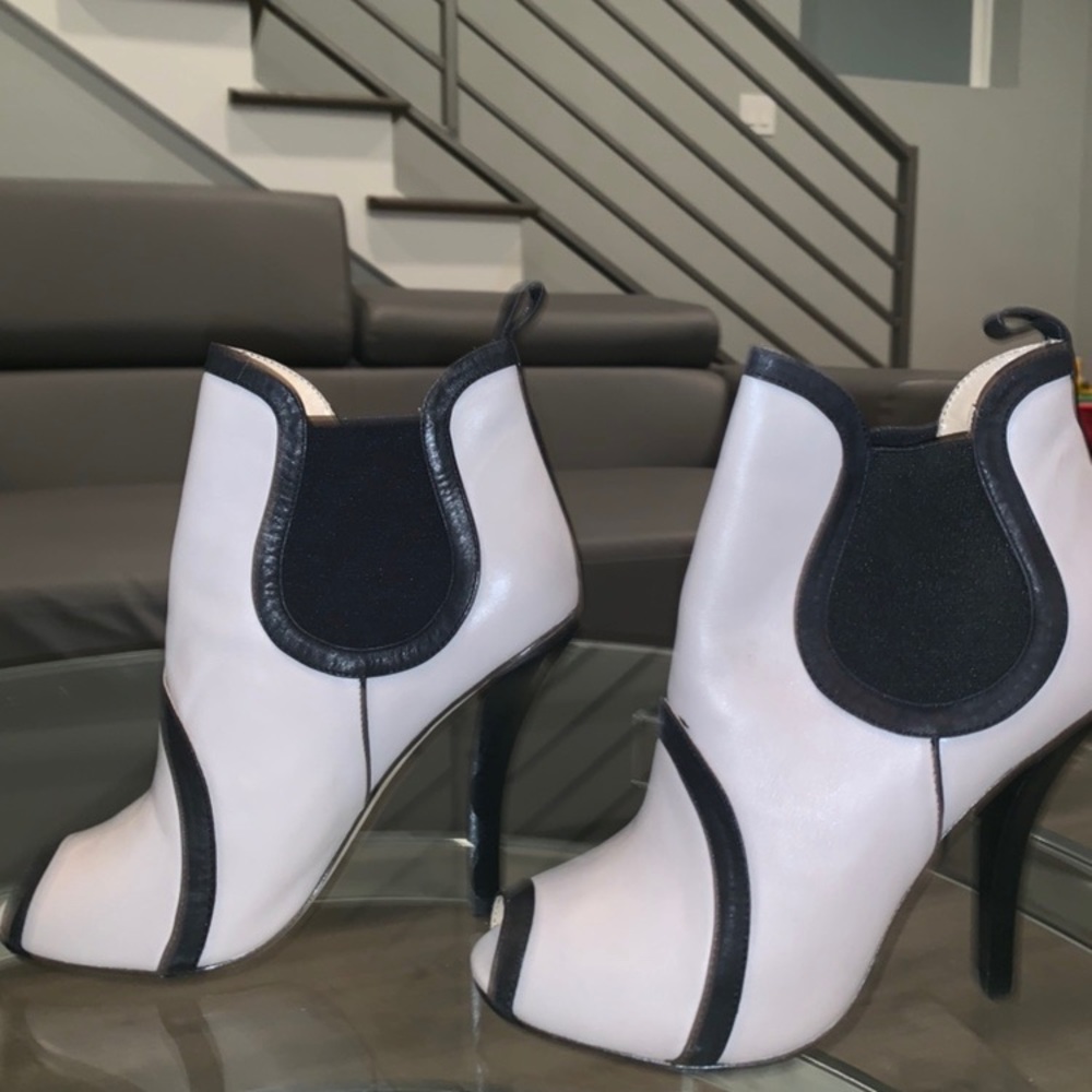 Leather booties New